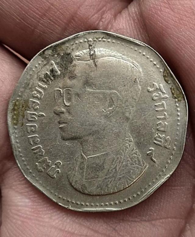 เหรียญ 5 บาท ครุฑ 9 เหลี่ยมแท้ๆ 