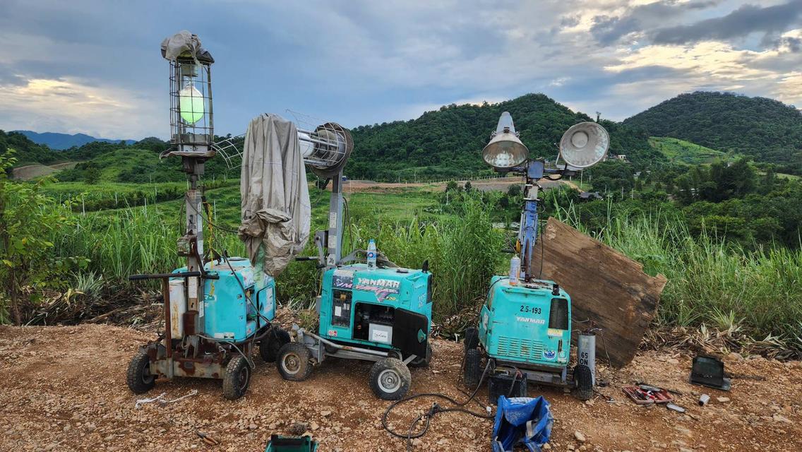 เครื่องปั่นไฟ พร้อมไฟสนาม ส่องสว่าง เครื่อง Yanmar ดีเซล 1 สูบ เก่านอก ขายถูกๆ เครื่องละ 35,000 บาท