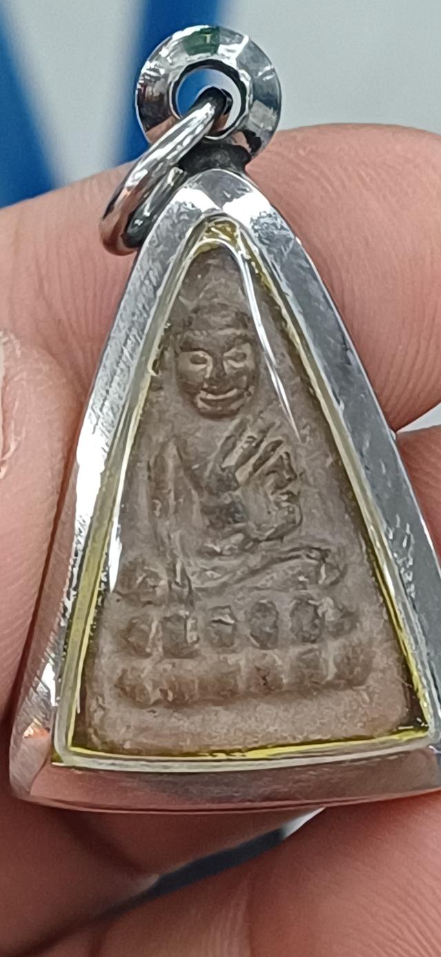 พระพุทโธน้อย เนื้อผงใบลาน พิมพ์กลาง หน้าเอียงไหล่ลู่ รุ่นแรกปี๒๔๙๔